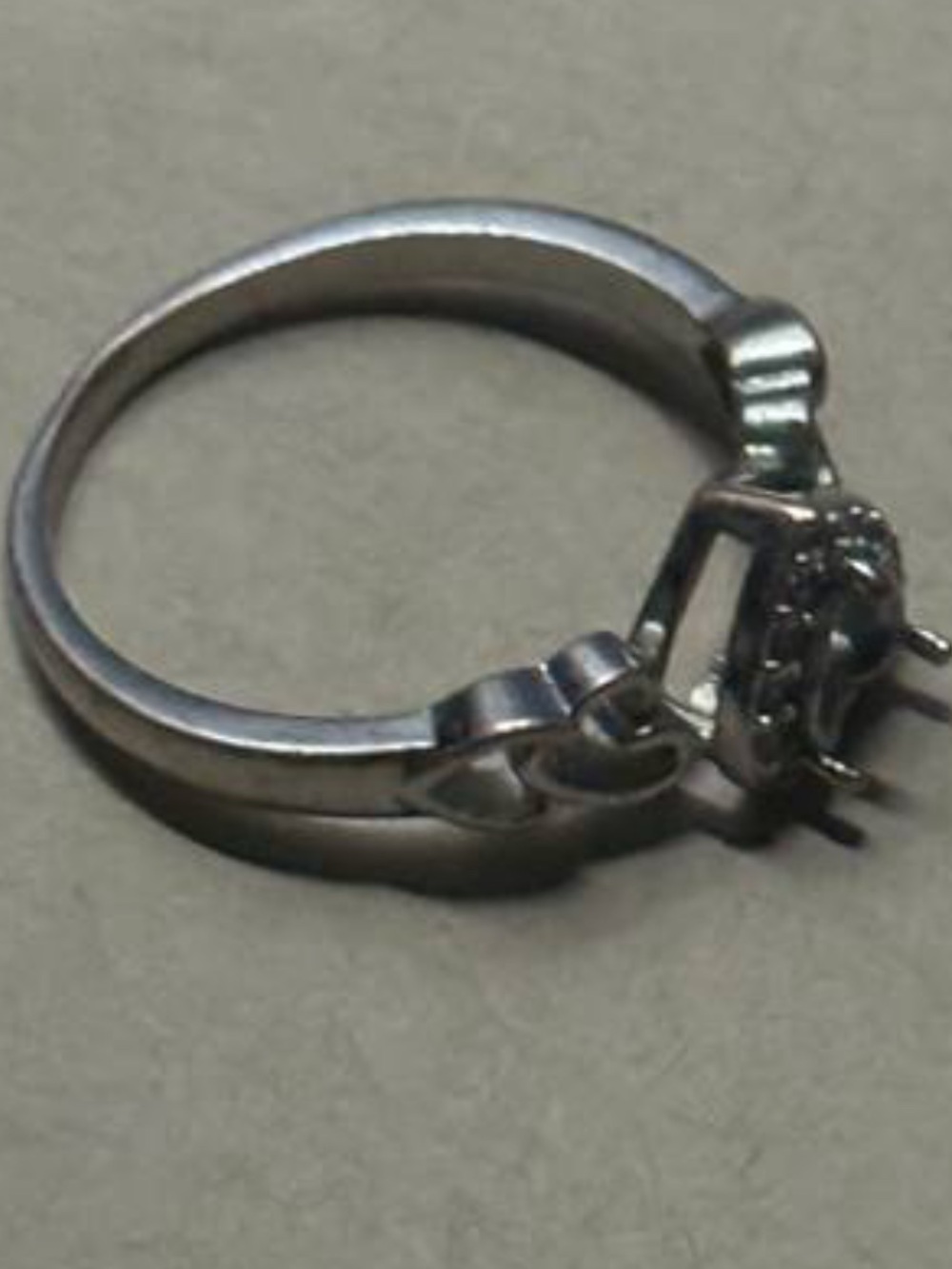 Unknown source setting silver tone obo
